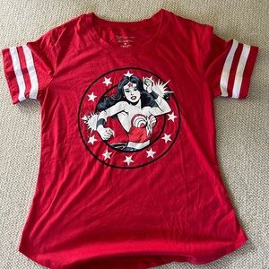 Lot of 4– WONDER WOMAN/DC UNIVERSE tees— lot of 4 girls shirts. Sized S thru L.